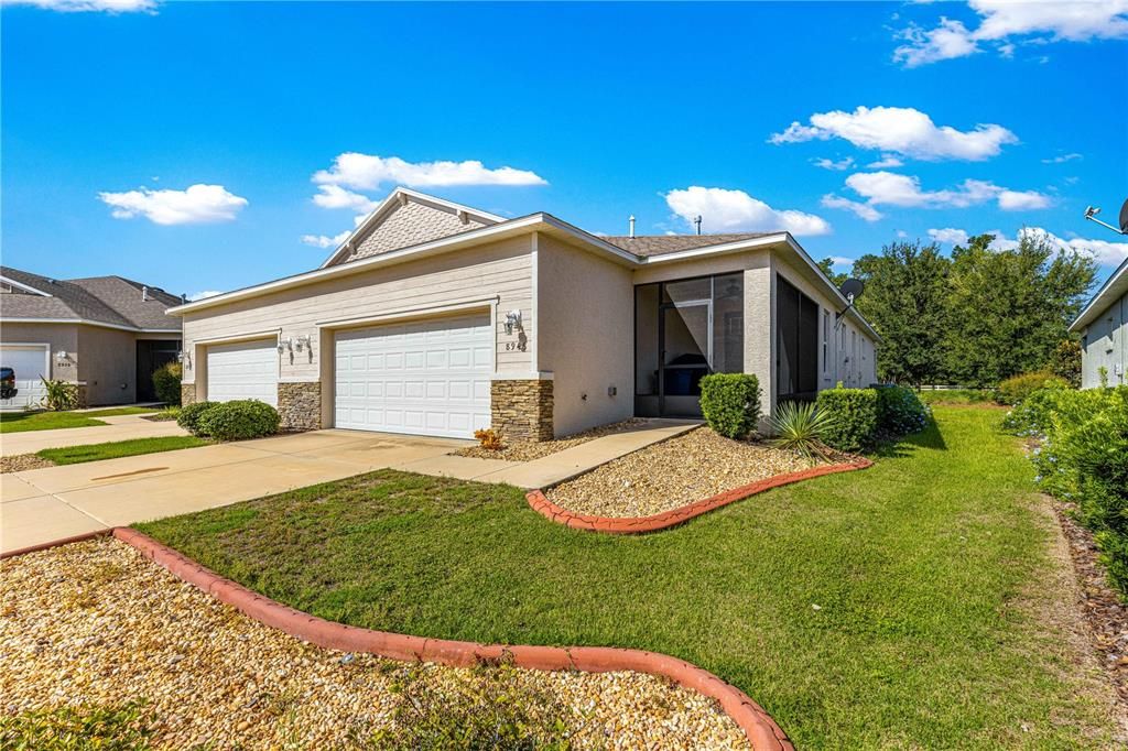 Active With Contract: $235,900 (3 beds, 2 baths, 1548 Square Feet)