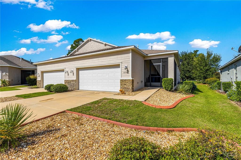 Active With Contract: $235,900 (3 beds, 2 baths, 1548 Square Feet)