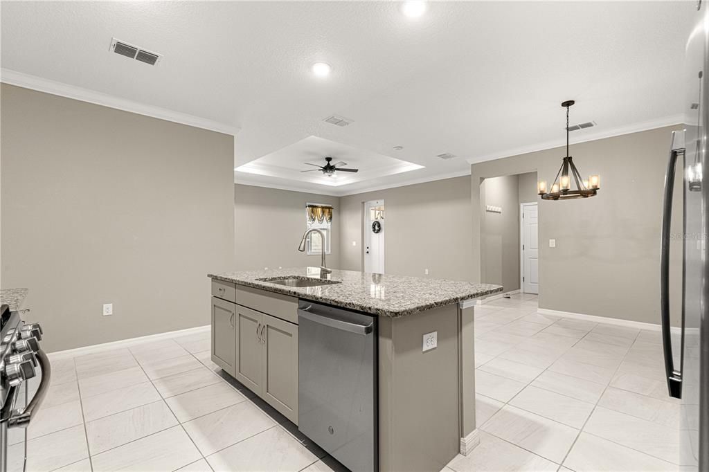 Active With Contract: $235,900 (3 beds, 2 baths, 1548 Square Feet)