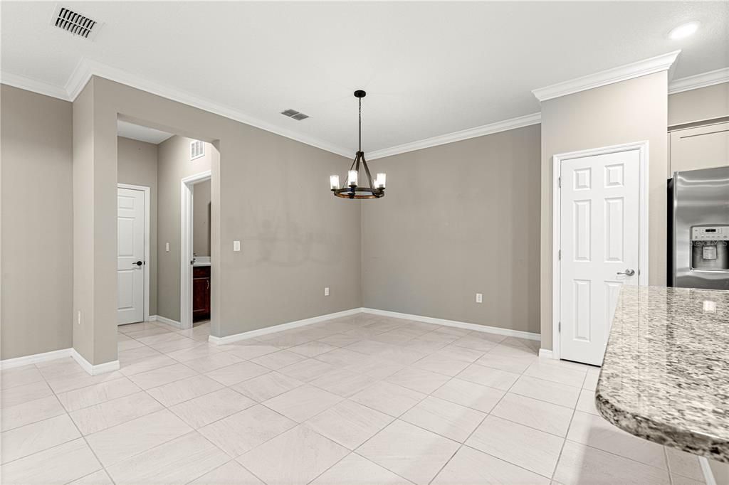 Active With Contract: $235,900 (3 beds, 2 baths, 1548 Square Feet)