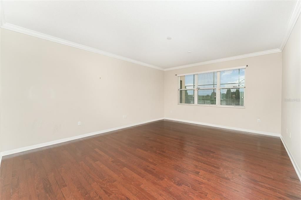 For Sale: $975,000 (6 beds, 4 baths, 5454 Square Feet)