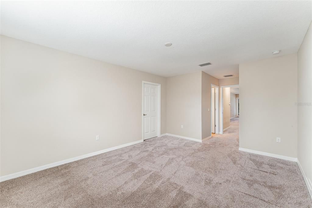 For Sale: $975,000 (6 beds, 4 baths, 5454 Square Feet)