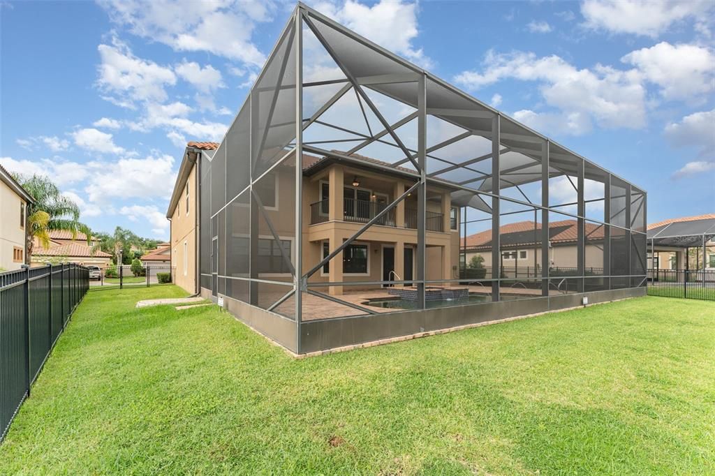 For Sale: $975,000 (6 beds, 4 baths, 5454 Square Feet)