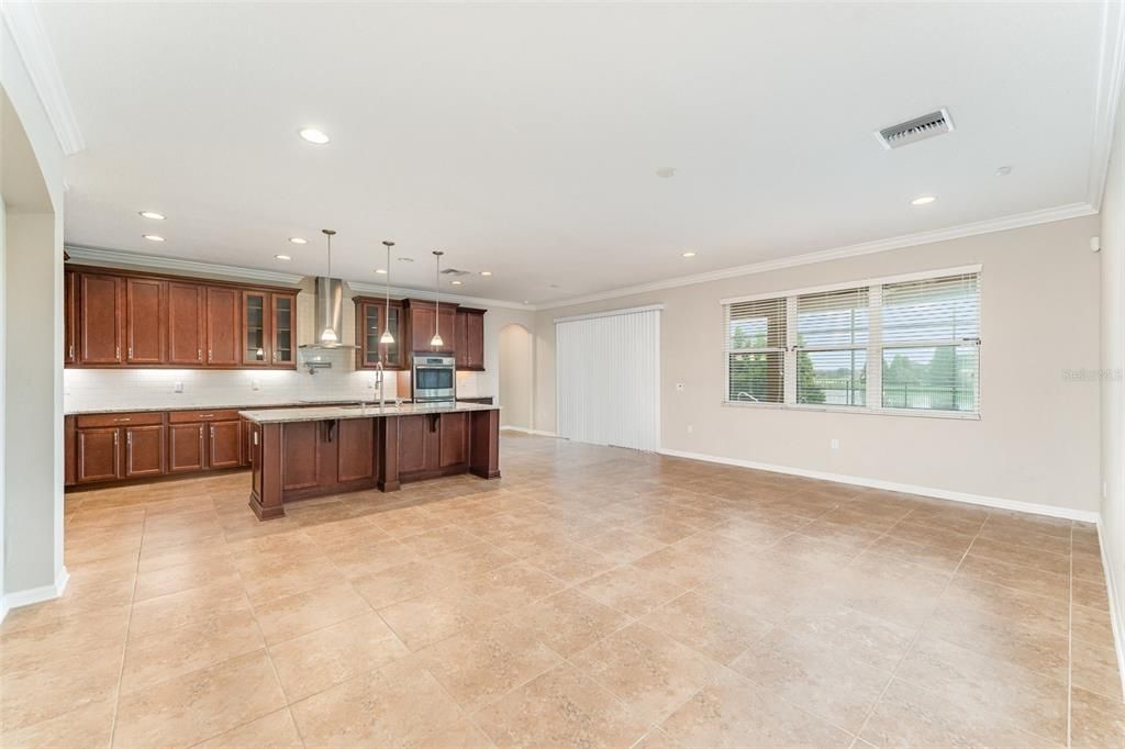 For Sale: $975,000 (6 beds, 4 baths, 5454 Square Feet)