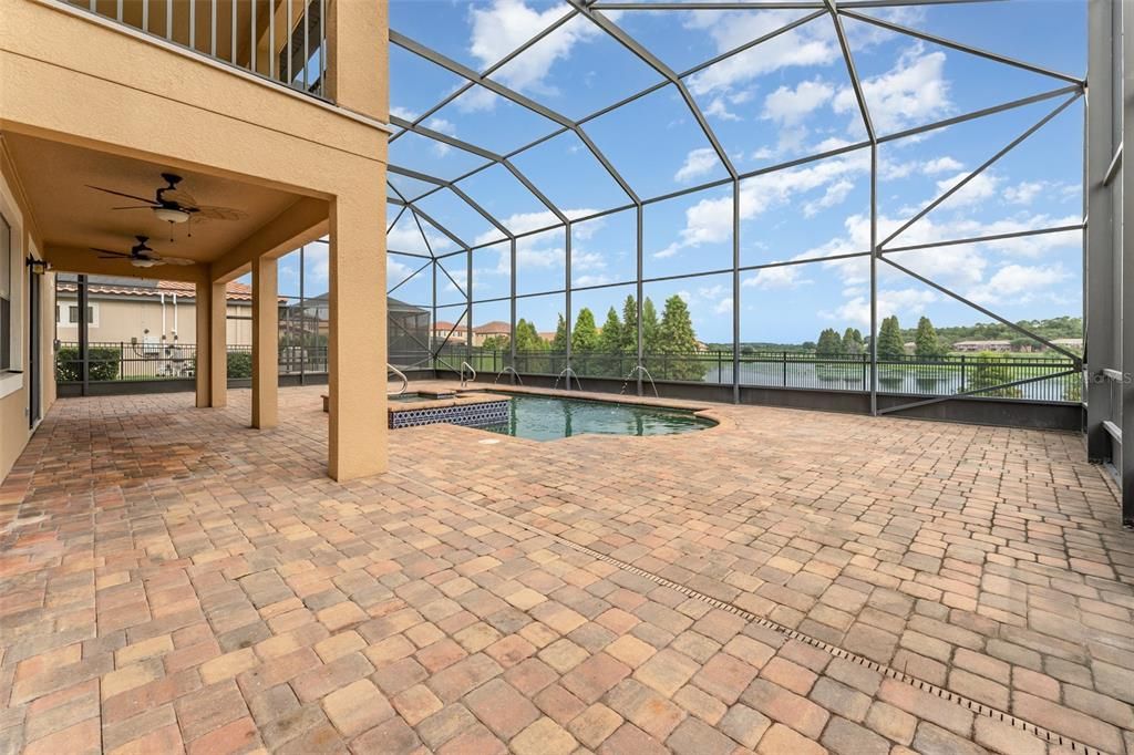 For Sale: $975,000 (6 beds, 4 baths, 5454 Square Feet)