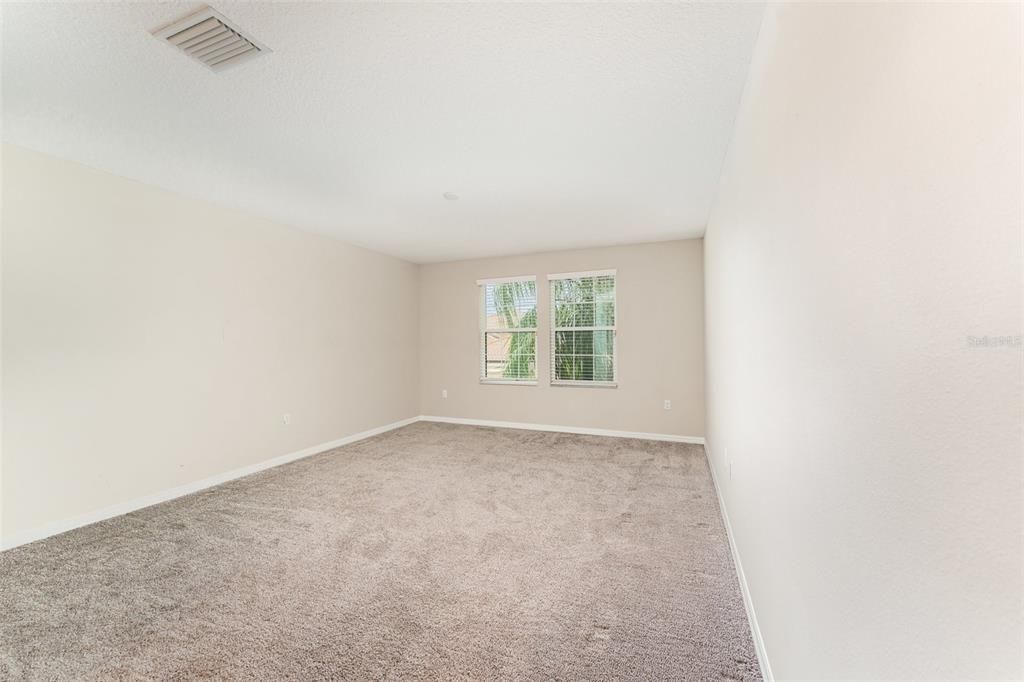 For Sale: $975,000 (6 beds, 4 baths, 5454 Square Feet)