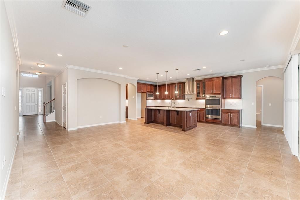 For Sale: $975,000 (6 beds, 4 baths, 5454 Square Feet)