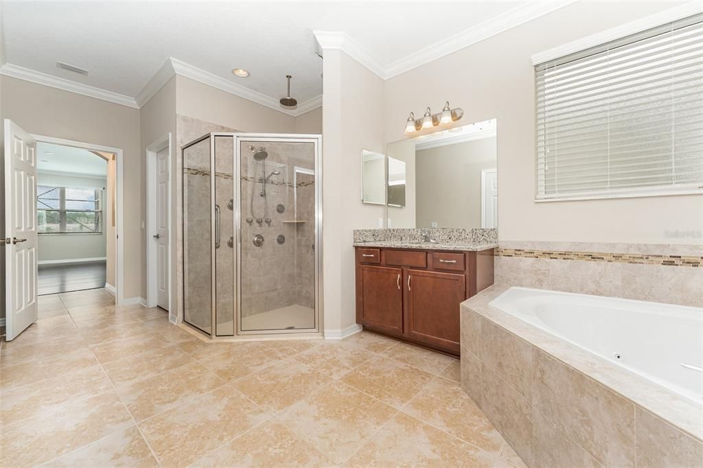 For Sale: $975,000 (6 beds, 4 baths, 5454 Square Feet)