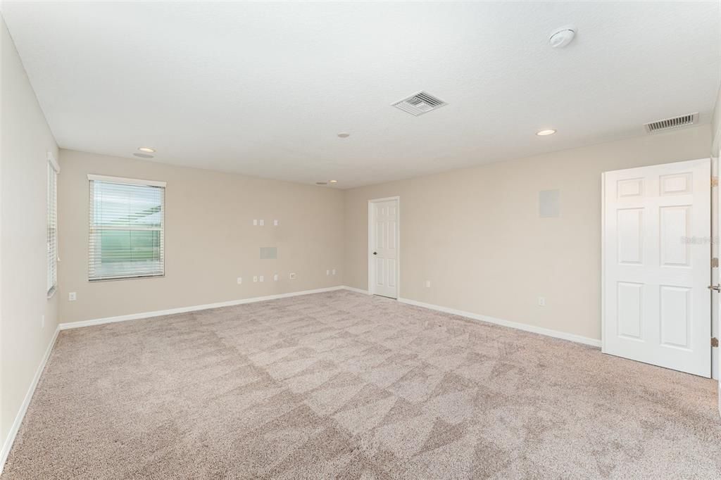 For Sale: $975,000 (6 beds, 4 baths, 5454 Square Feet)