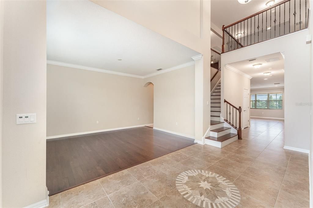 For Sale: $975,000 (6 beds, 4 baths, 5454 Square Feet)