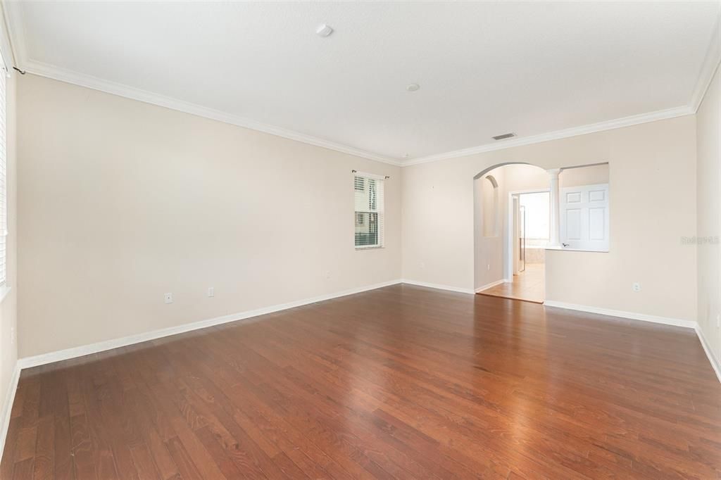 For Sale: $975,000 (6 beds, 4 baths, 5454 Square Feet)