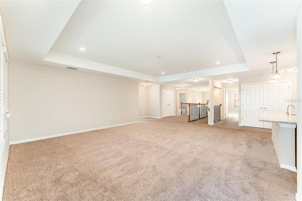 For Sale: $975,000 (6 beds, 4 baths, 5454 Square Feet)