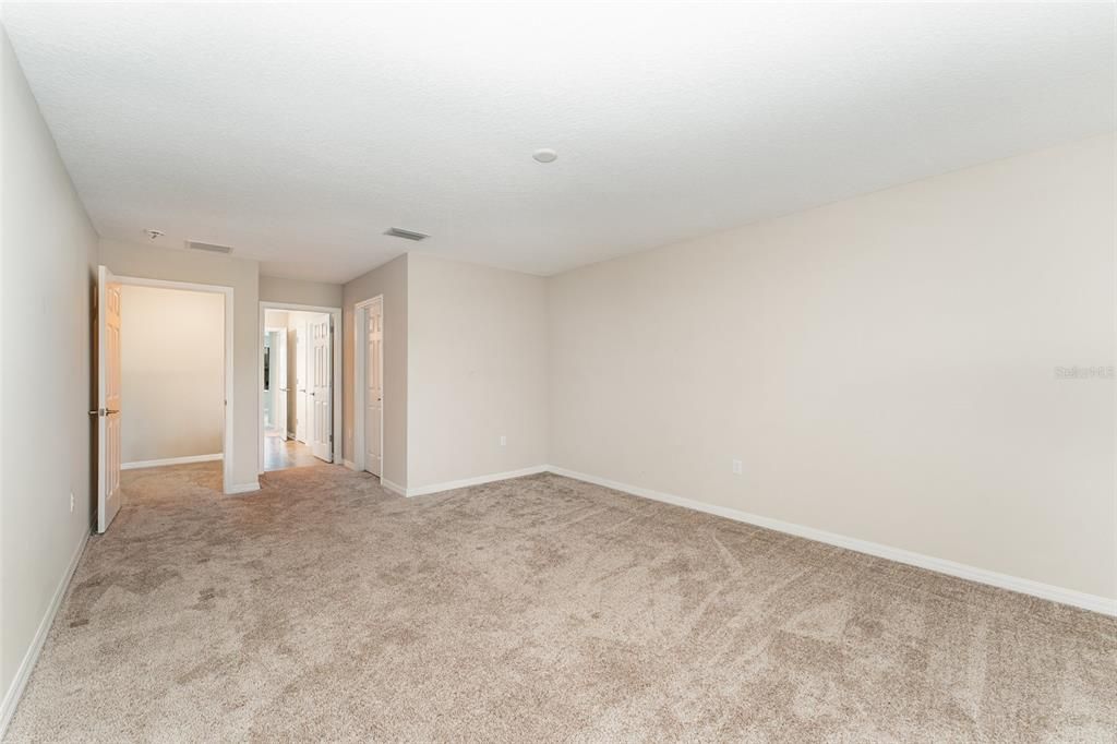 For Sale: $975,000 (6 beds, 4 baths, 5454 Square Feet)