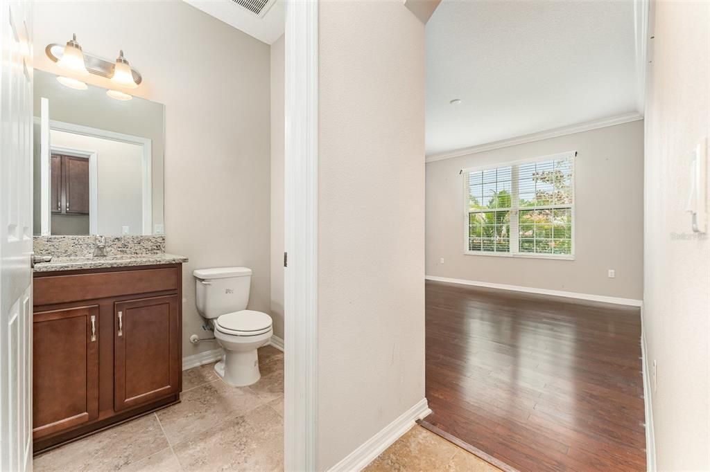 For Sale: $975,000 (6 beds, 4 baths, 5454 Square Feet)