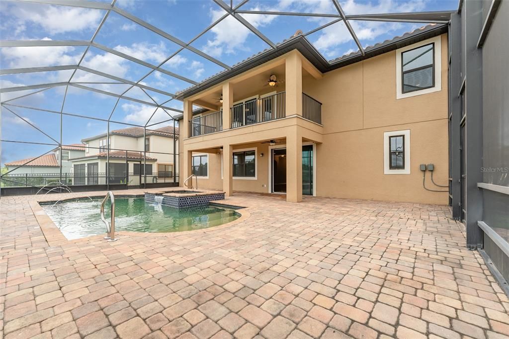 For Sale: $975,000 (6 beds, 4 baths, 5454 Square Feet)