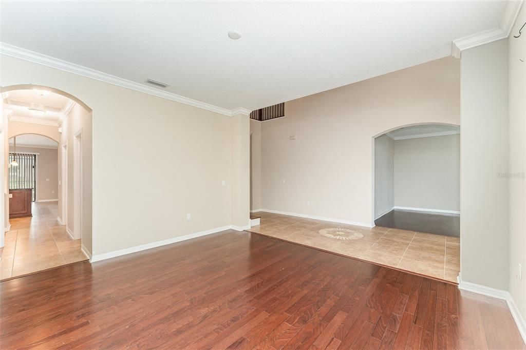 For Sale: $975,000 (6 beds, 4 baths, 5454 Square Feet)