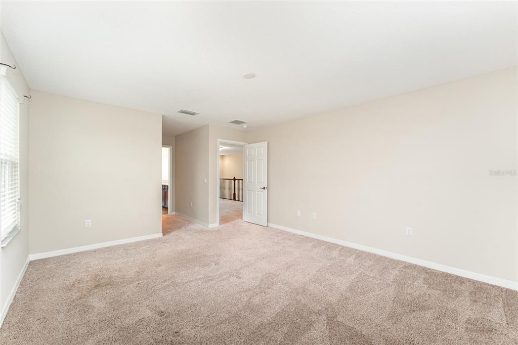 For Sale: $975,000 (6 beds, 4 baths, 5454 Square Feet)