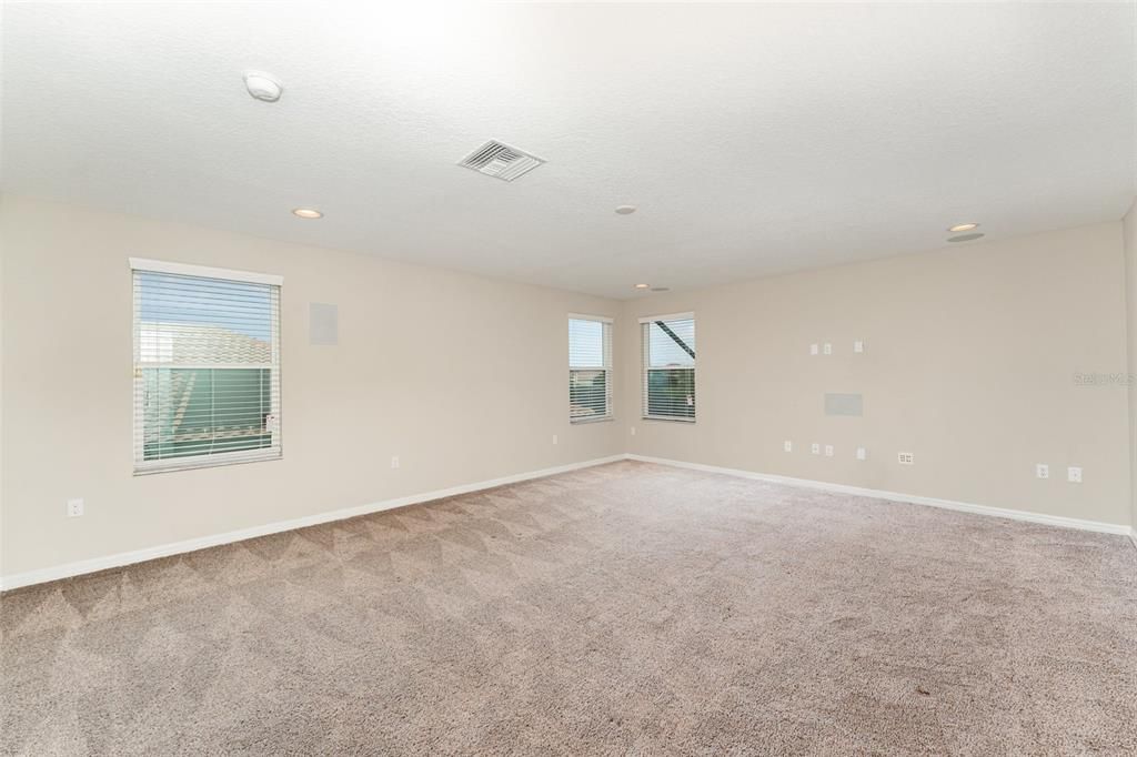 For Sale: $975,000 (6 beds, 4 baths, 5454 Square Feet)