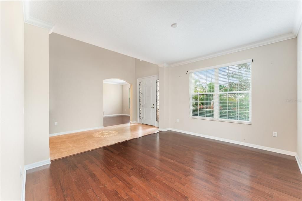 For Sale: $975,000 (6 beds, 4 baths, 5454 Square Feet)