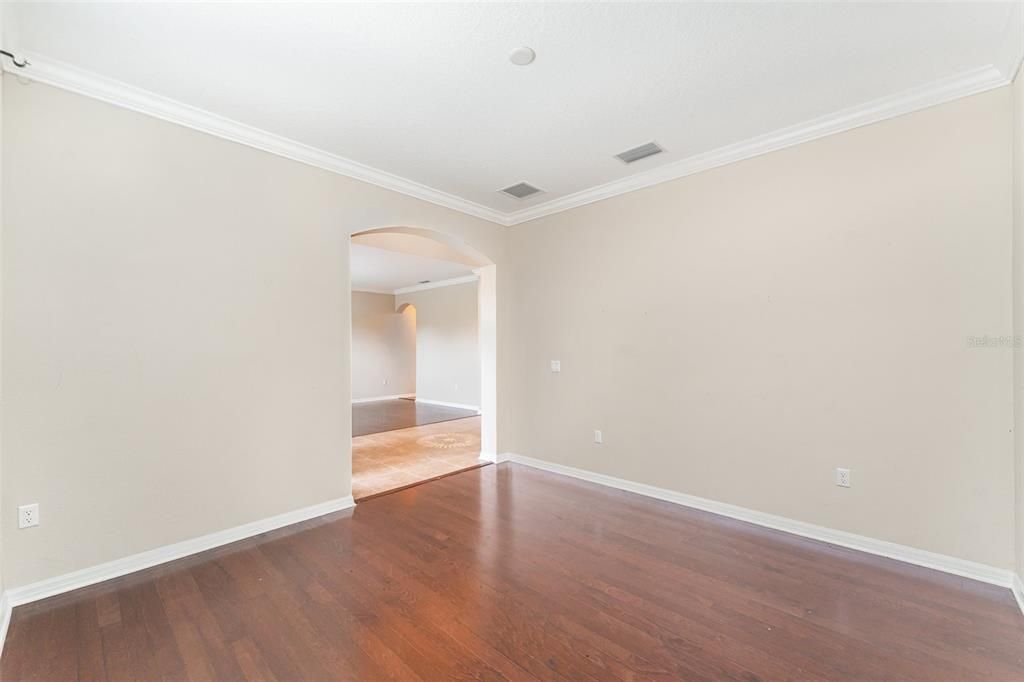 For Sale: $975,000 (6 beds, 4 baths, 5454 Square Feet)