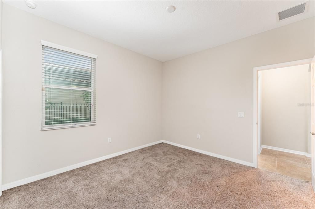 For Sale: $975,000 (6 beds, 4 baths, 5454 Square Feet)