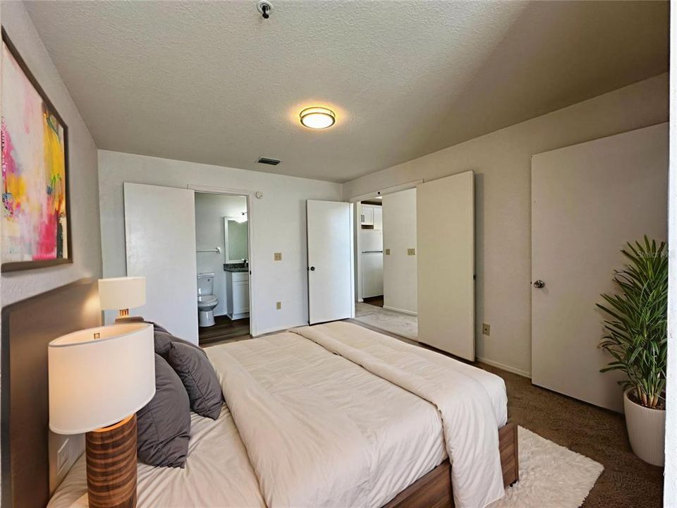 Active With Contract: $1,395 (2 beds, 1 baths, 834 Square Feet)