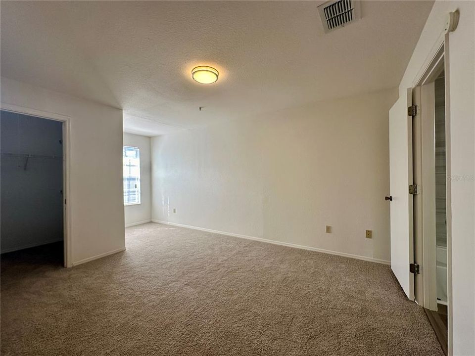 Active With Contract: $1,395 (2 beds, 1 baths, 834 Square Feet)