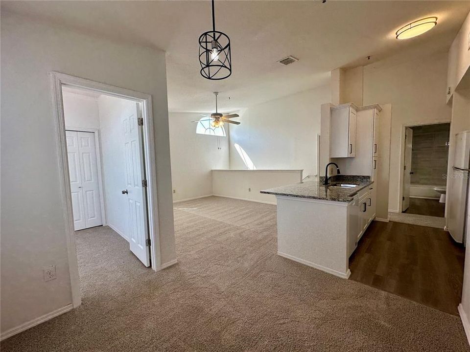 Active With Contract: $1,395 (2 beds, 1 baths, 834 Square Feet)