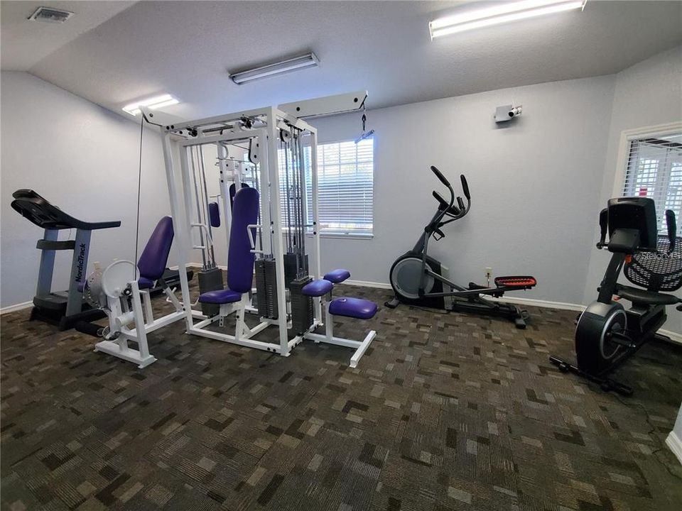 Active With Contract: $1,395 (2 beds, 1 baths, 834 Square Feet)