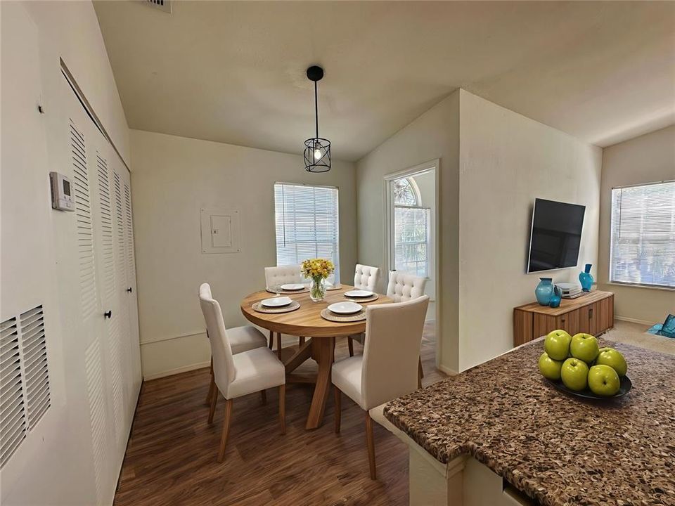 Active With Contract: $1,395 (2 beds, 1 baths, 834 Square Feet)