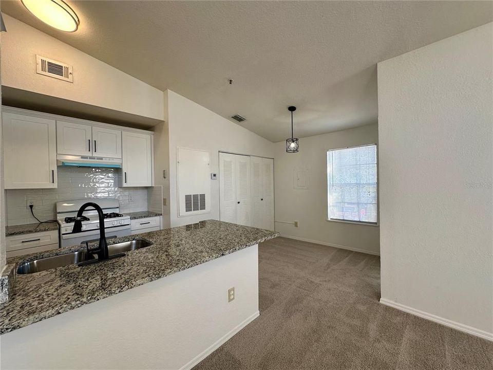 Active With Contract: $1,395 (2 beds, 1 baths, 834 Square Feet)