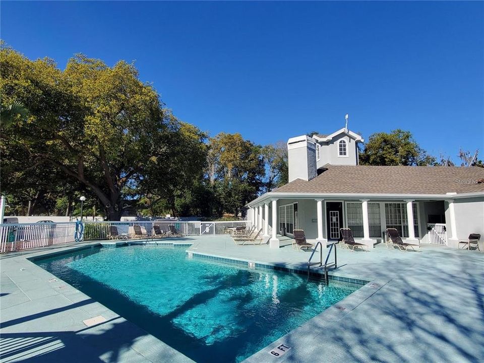 Active With Contract: $1,395 (2 beds, 1 baths, 834 Square Feet)