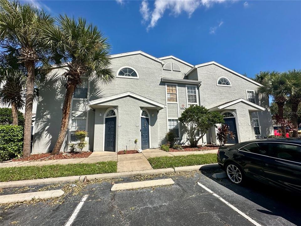 Active With Contract: $1,395 (2 beds, 1 baths, 834 Square Feet)