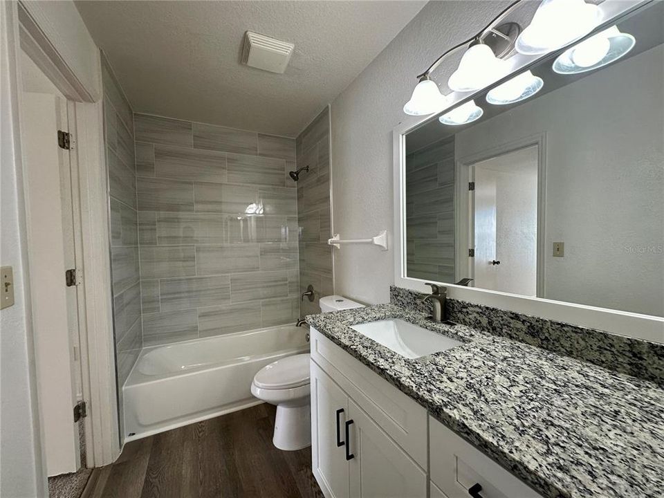 Active With Contract: $1,395 (2 beds, 1 baths, 834 Square Feet)