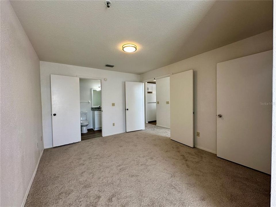 Active With Contract: $1,395 (2 beds, 1 baths, 834 Square Feet)