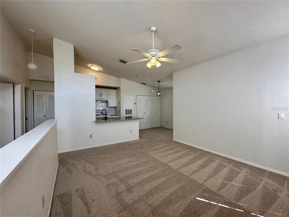 Active With Contract: $1,395 (2 beds, 1 baths, 834 Square Feet)