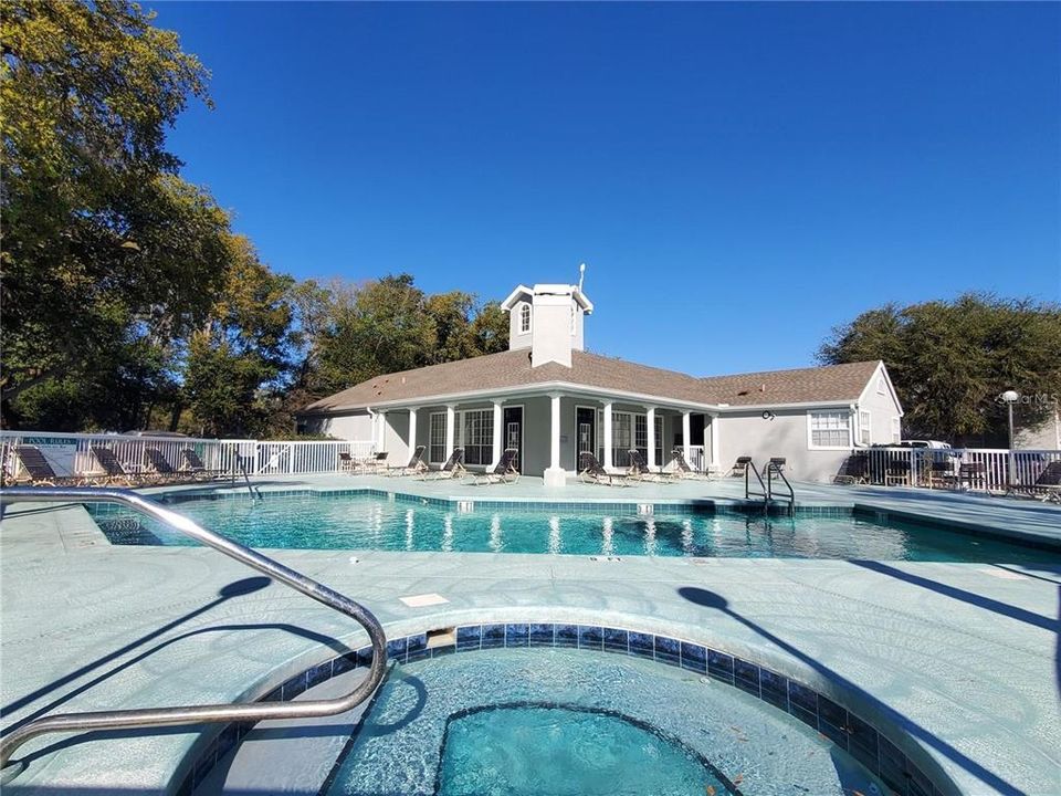 Active With Contract: $1,395 (2 beds, 1 baths, 834 Square Feet)