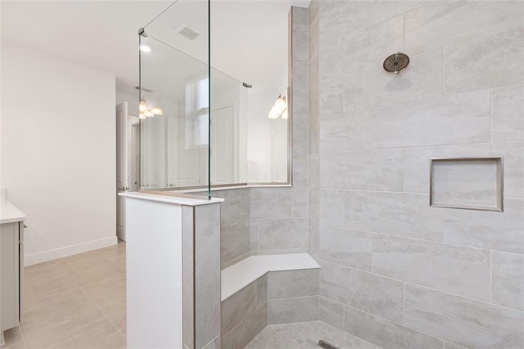 Activo con contrato: $511,000 (3 camas, 3 baños, 2907 Pies cuadrados)