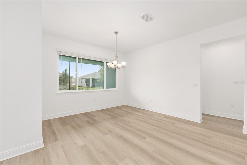 Activo con contrato: $511,000 (3 camas, 3 baños, 2907 Pies cuadrados)