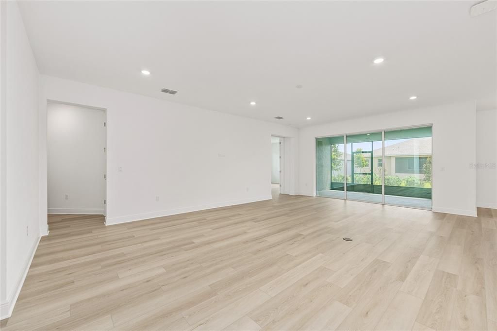 Activo con contrato: $511,000 (3 camas, 3 baños, 2907 Pies cuadrados)