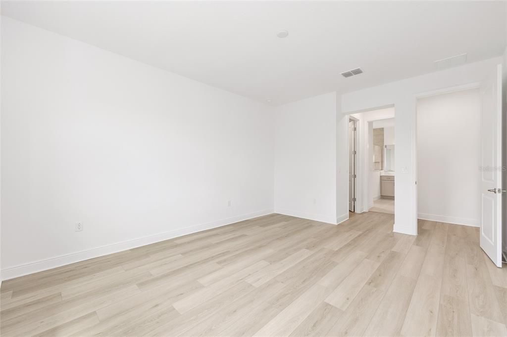 Activo con contrato: $511,000 (3 camas, 3 baños, 2907 Pies cuadrados)