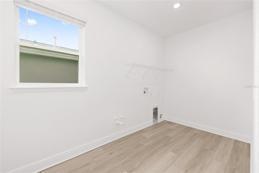 Activo con contrato: $511,000 (3 camas, 3 baños, 2907 Pies cuadrados)