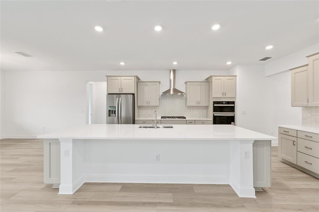 Activo con contrato: $511,000 (3 camas, 3 baños, 2907 Pies cuadrados)