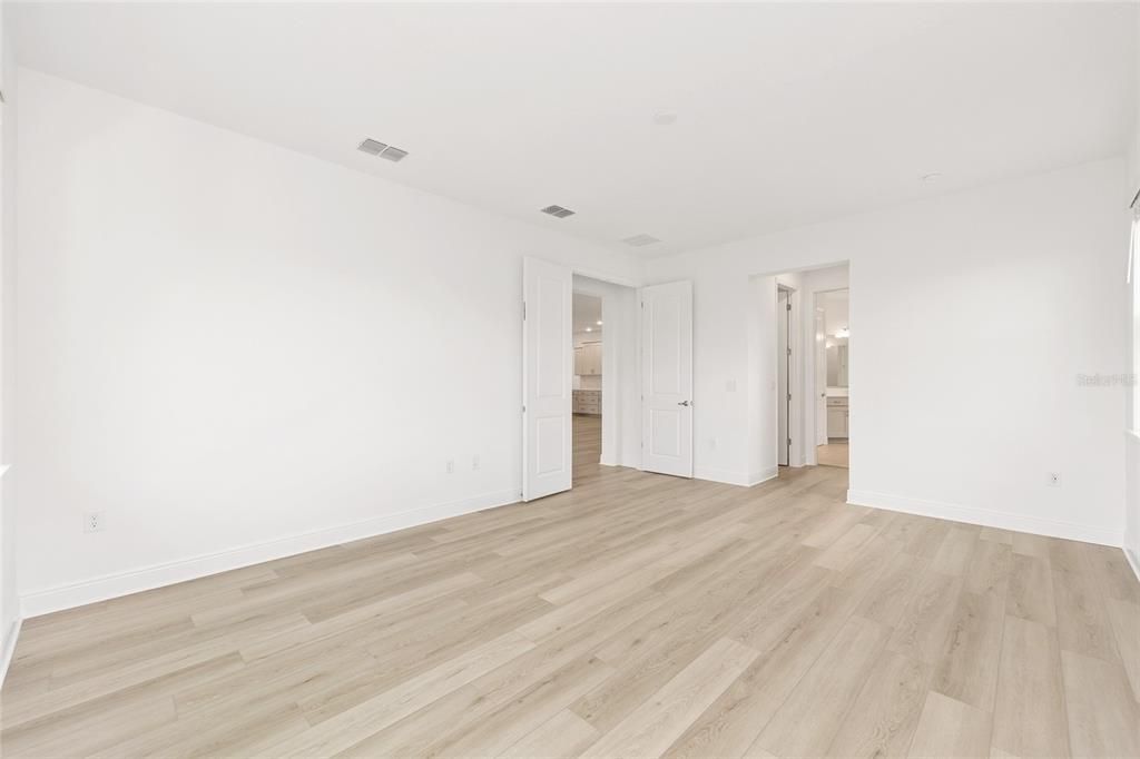 Activo con contrato: $511,000 (3 camas, 3 baños, 2907 Pies cuadrados)