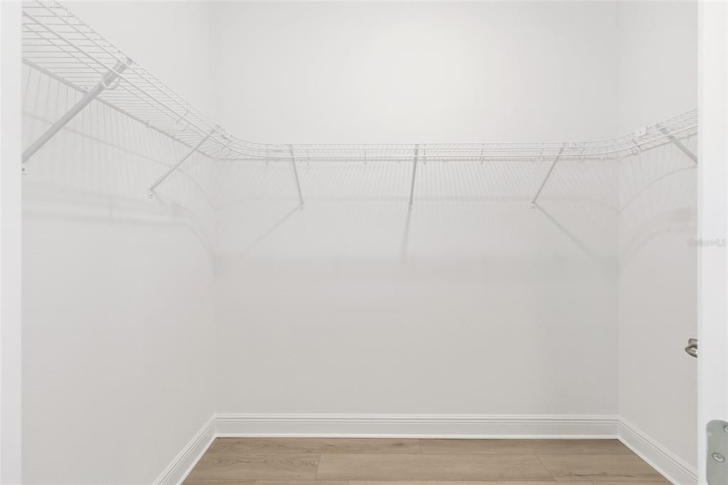 Activo con contrato: $511,000 (3 camas, 3 baños, 2907 Pies cuadrados)