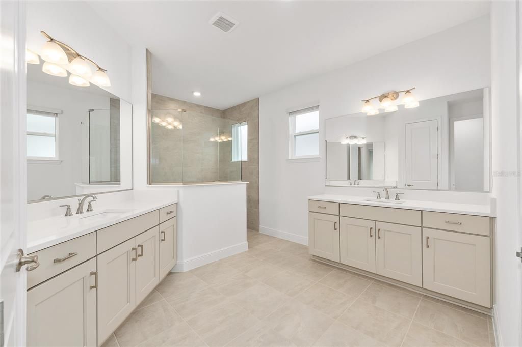 Activo con contrato: $511,000 (3 camas, 3 baños, 2907 Pies cuadrados)