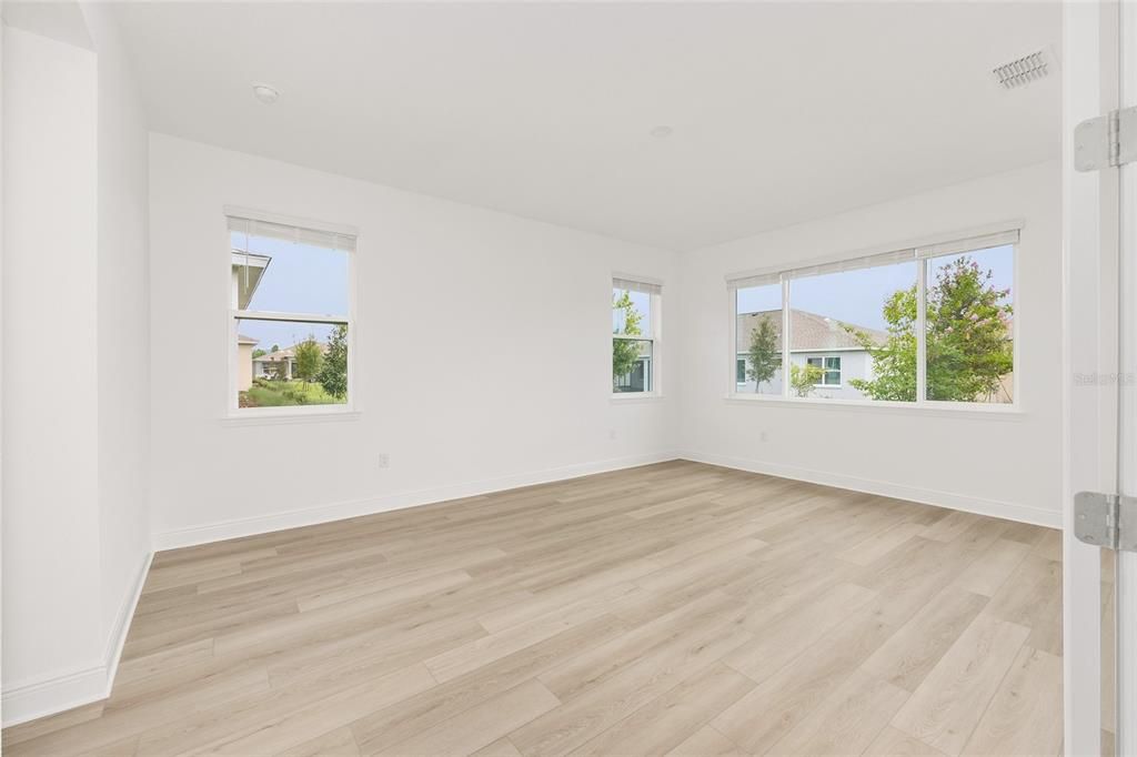 Activo con contrato: $511,000 (3 camas, 3 baños, 2907 Pies cuadrados)