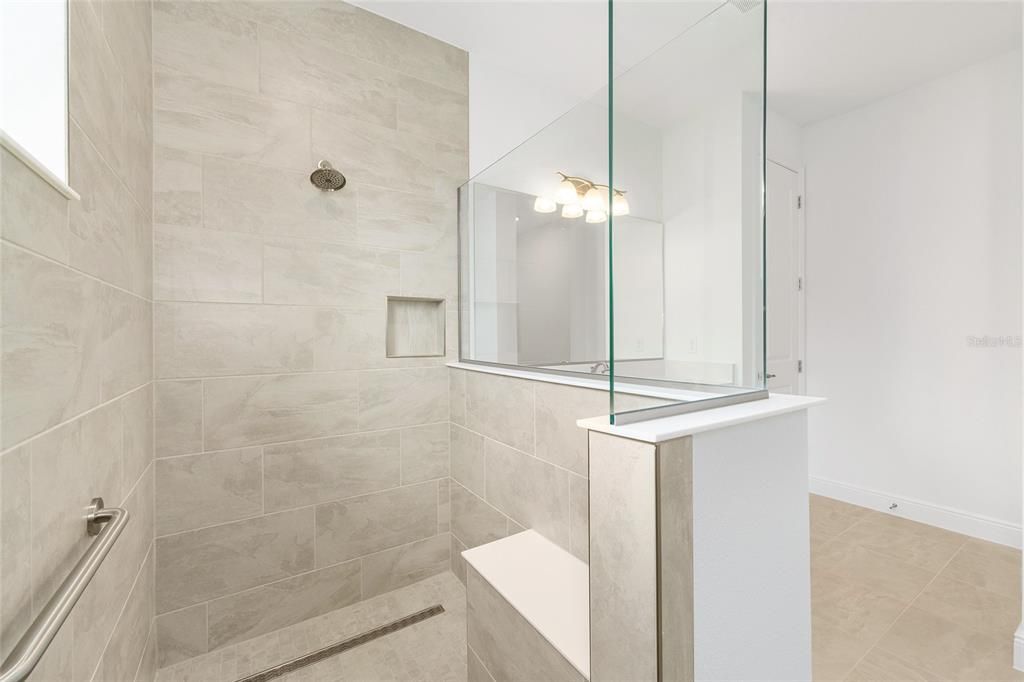 Activo con contrato: $511,000 (3 camas, 3 baños, 2907 Pies cuadrados)