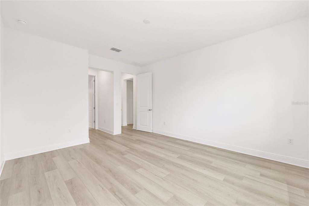 Activo con contrato: $511,000 (3 camas, 3 baños, 2907 Pies cuadrados)