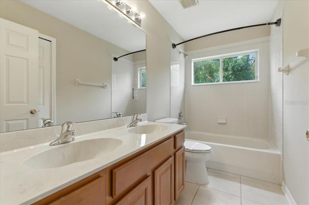 合同活跃: $2,745 (5 贝兹, 2 浴室, 2232 平方英尺)